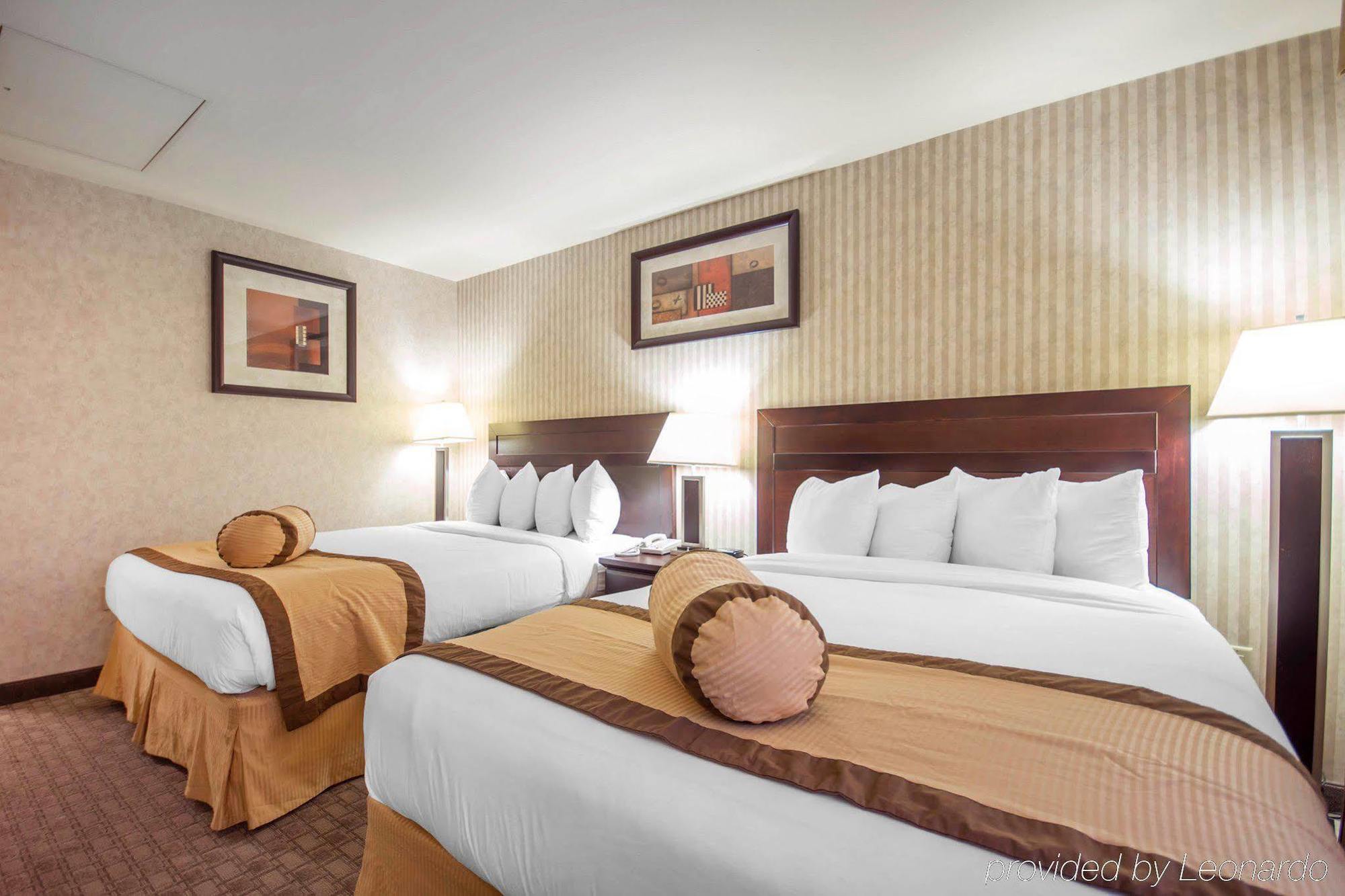 Quality Hotel & Suites لانغلي المظهر الخارجي الصورة