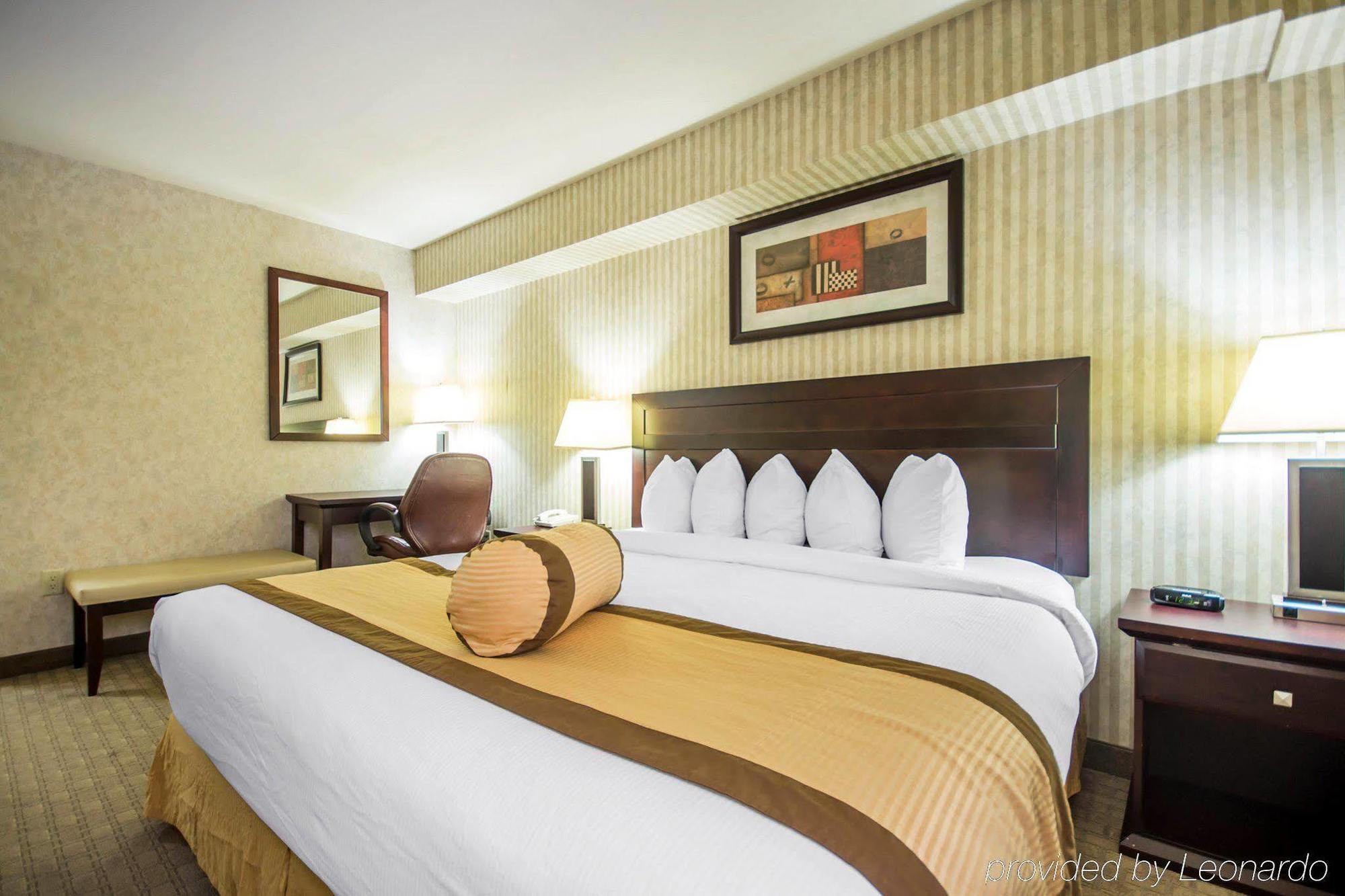 Quality Hotel & Suites لانغلي المظهر الخارجي الصورة