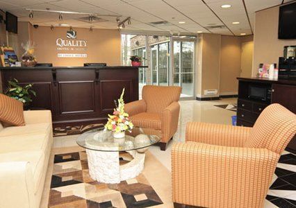 Quality Hotel & Suites لانغلي المظهر الداخلي الصورة